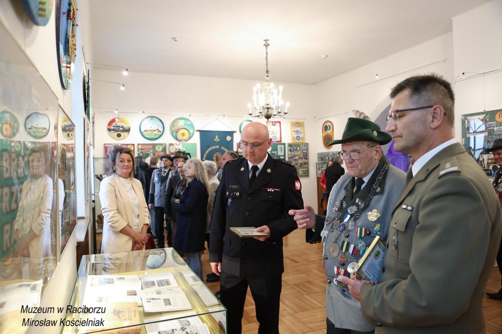 Zdjęcie w galerii na portalu naszraciborz.pl: 20-lecie Raciborskiego Kurkowego Bractwa Strzeleckiego uczczone w Muzeum wiadomości z regionu