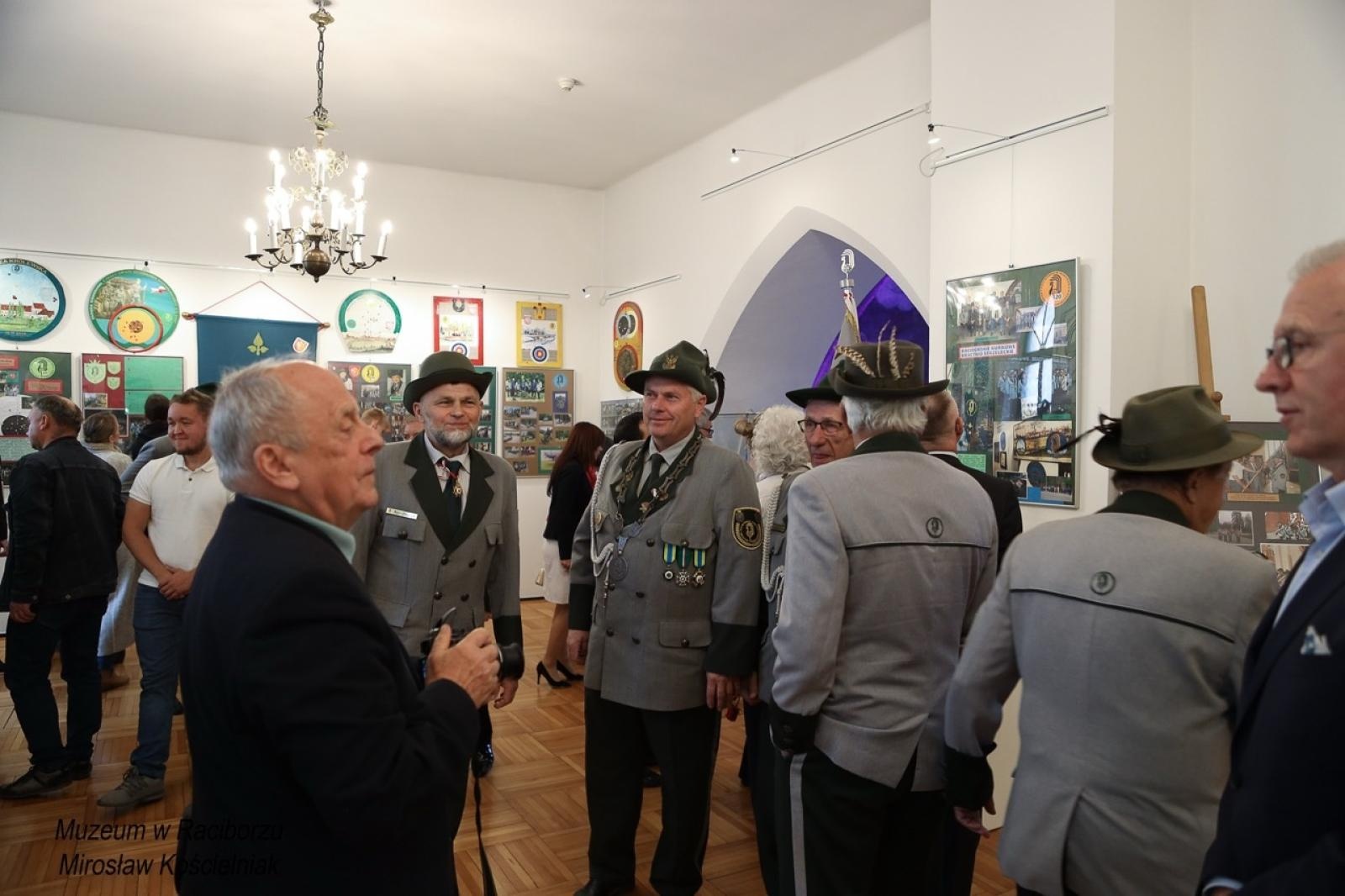Zdjęcie w galerii na portalu naszraciborz.pl: 20-lecie Raciborskiego Kurkowego Bractwa Strzeleckiego uczczone w Muzeum wiadomości z regionu