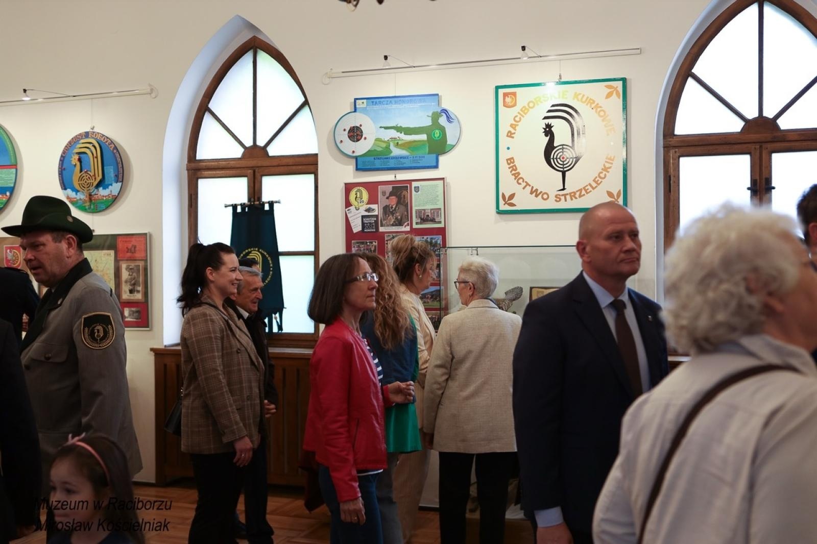 Zdjęcie w galerii na portalu naszraciborz.pl: 20-lecie Raciborskiego Kurkowego Bractwa Strzeleckiego uczczone w Muzeum wiadomości z regionu