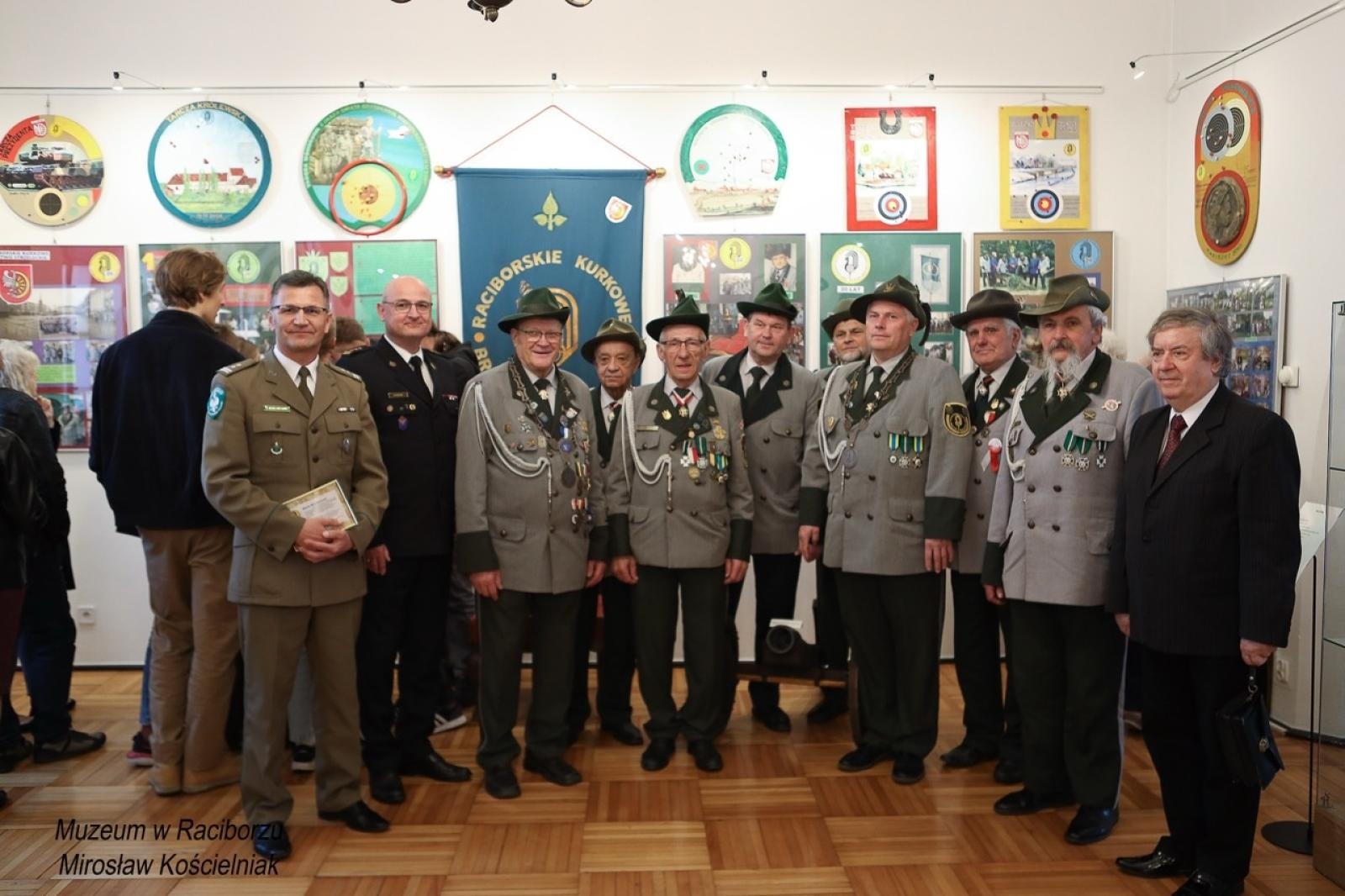 Zdjęcie w galerii na portalu naszraciborz.pl: 20-lecie Raciborskiego Kurkowego Bractwa Strzeleckiego uczczone w Muzeum wiadomości z regionu