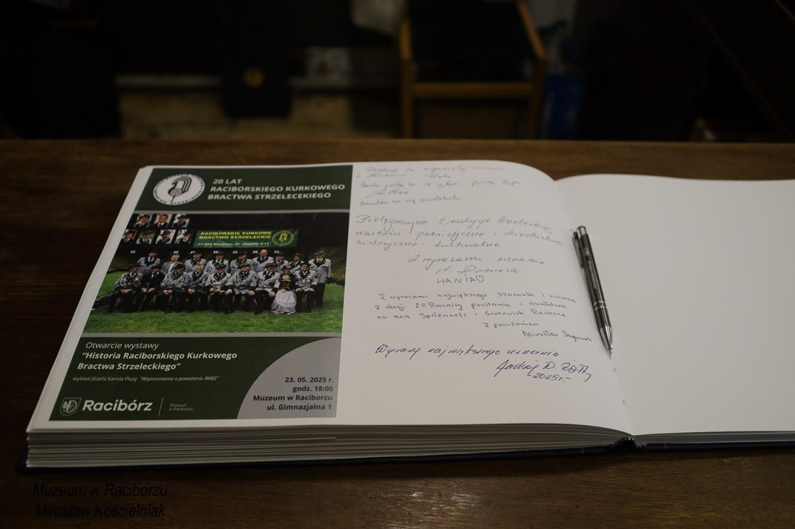 Zdjęcie w galerii na portalu naszraciborz.pl: 20-lecie Raciborskiego Kurkowego Bractwa Strzeleckiego uczczone w Muzeum wiadomości z regionu