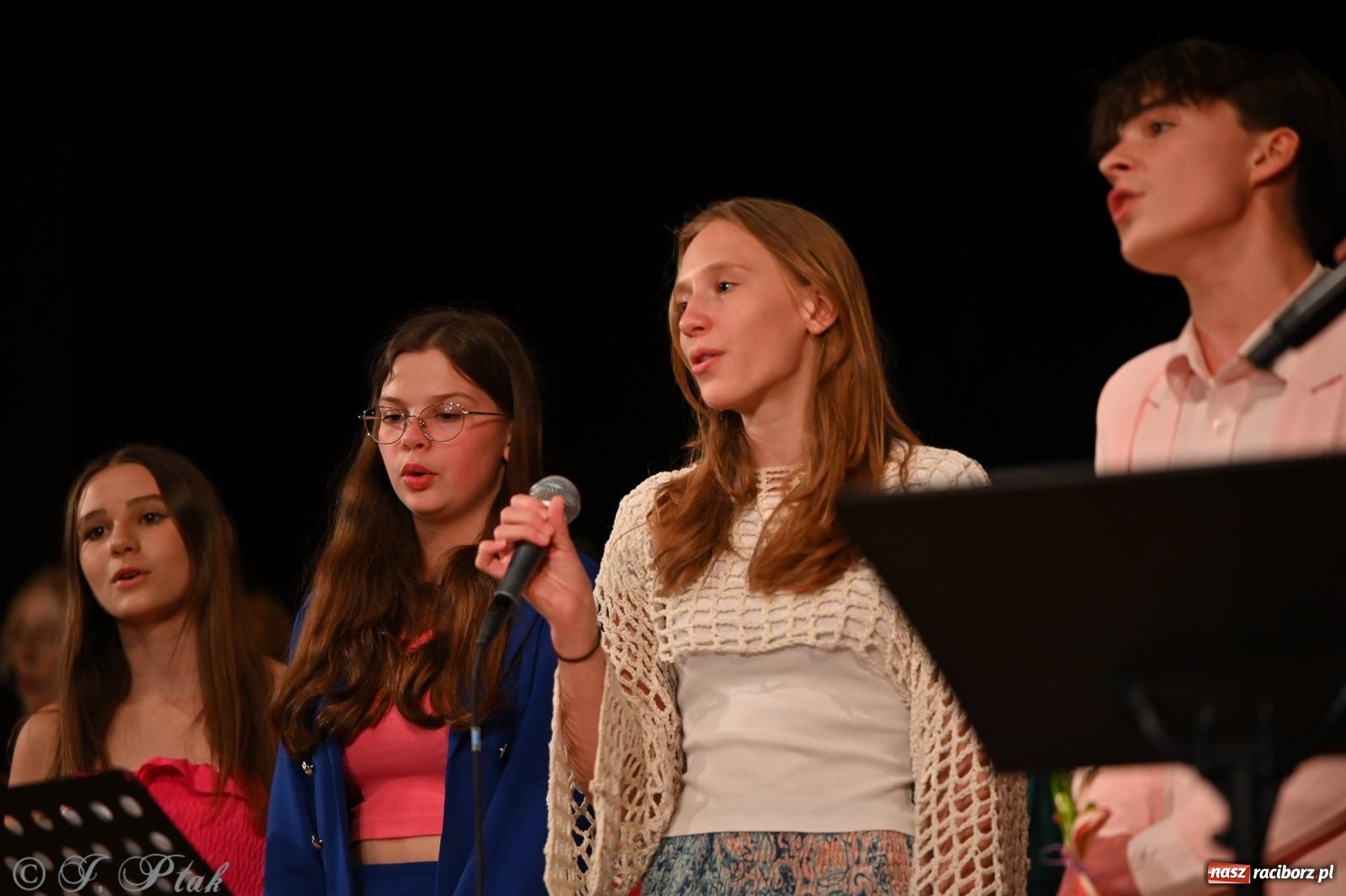 Zdjęcie w galerii na portalu naszraciborz.pl: Perspektywa Kids & Young. Muzyczna młodzież rozgrzała serca raciborzan [FOTO i WIDEO] wiadomości z regionu