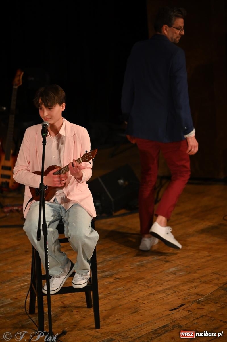 Zdjęcie w galerii na portalu naszraciborz.pl: Perspektywa Kids & Young. Muzyczna młodzież rozgrzała serca raciborzan [FOTO i WIDEO] wiadomości z regionu