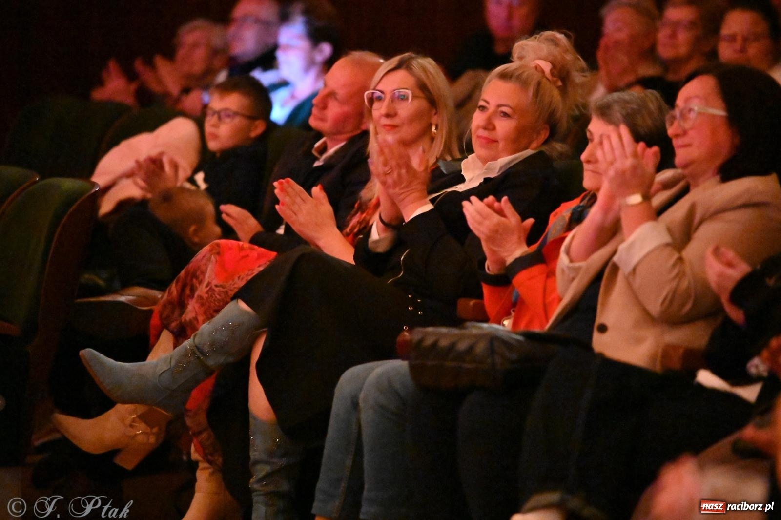 Zdjęcie w galerii na portalu naszraciborz.pl: Perspektywa Kids & Young. Muzyczna młodzież rozgrzała serca raciborzan [FOTO i WIDEO] wiadomości z regionu
