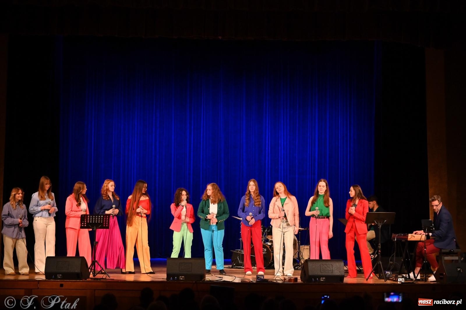Zdjęcie w galerii na portalu naszraciborz.pl: Perspektywa Kids & Young. Muzyczna młodzież rozgrzała serca raciborzan [FOTO i WIDEO] wiadomości z regionu
