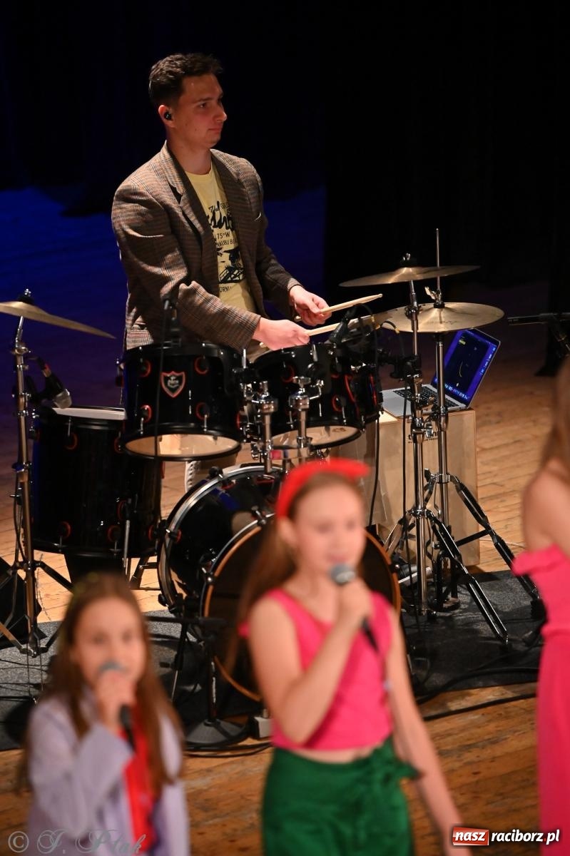 Zdjęcie w galerii na portalu naszraciborz.pl: Perspektywa Kids & Young. Muzyczna młodzież rozgrzała serca raciborzan [FOTO i WIDEO] wiadomości z regionu
