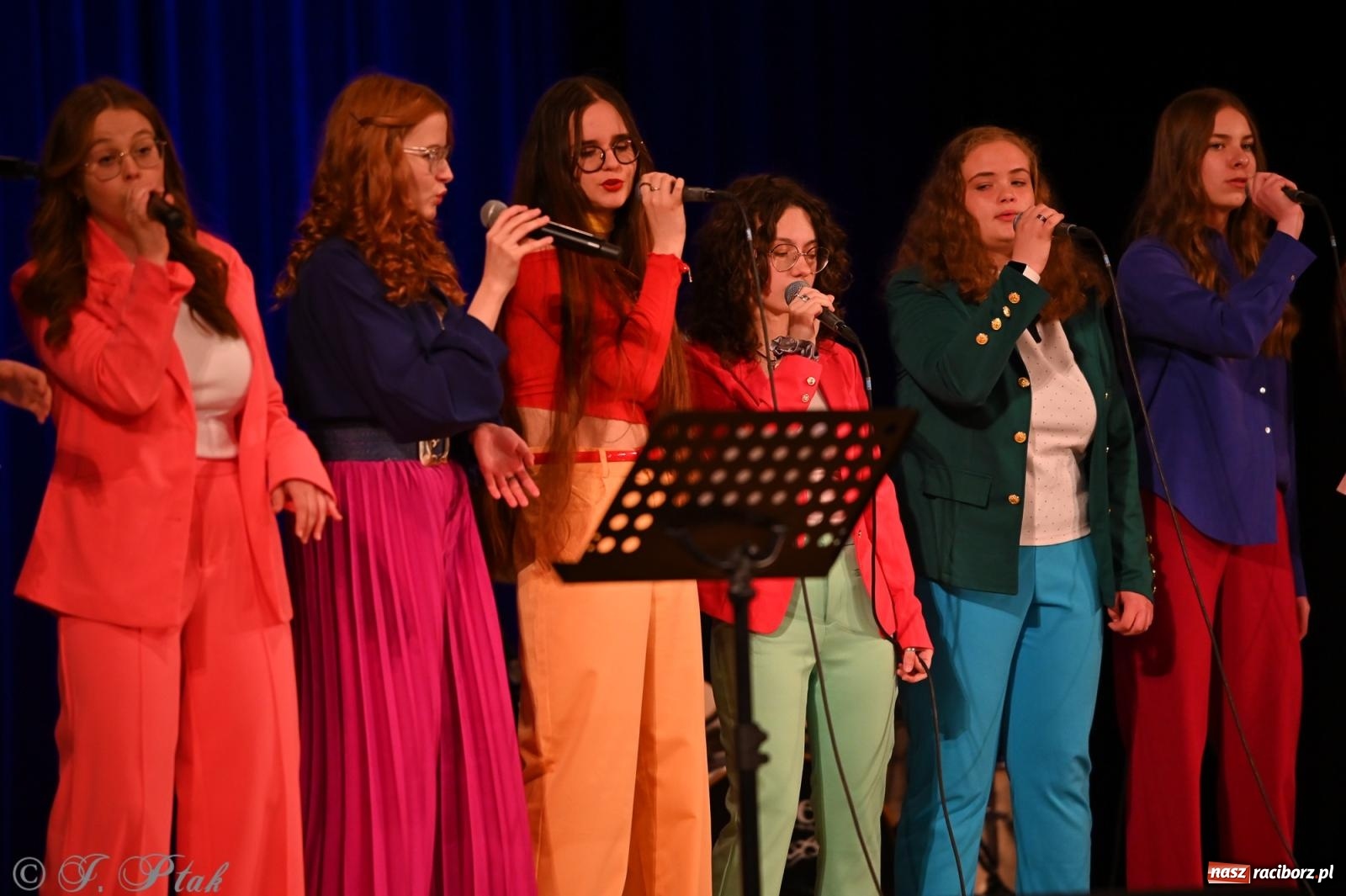Zdjęcie w galerii na portalu naszraciborz.pl: Perspektywa Kids & Young. Muzyczna młodzież rozgrzała serca raciborzan [FOTO i WIDEO] wiadomości z regionu