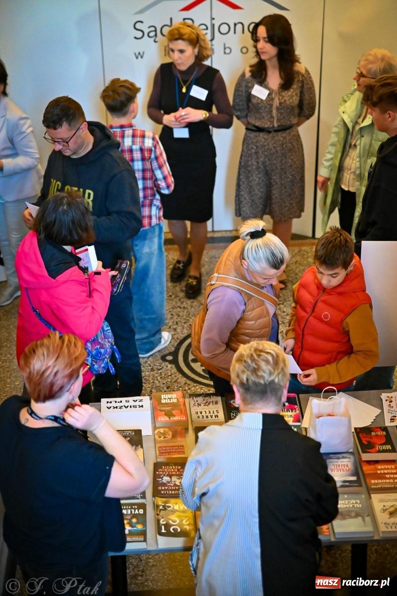 Zdjęcie w galerii na portalu naszraciborz.pl: Proces wampira przyciągnął tłumy. Racibórz w Nocy Otwartych Sądów [FOTO i WIDEO] wiadomości z regionu