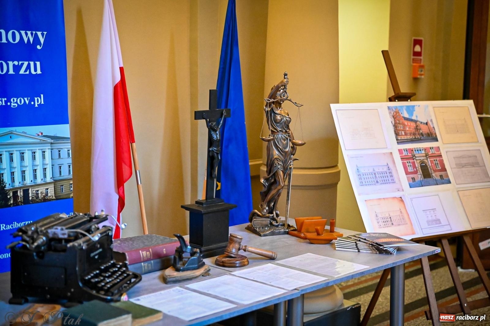 Zdjęcie w galerii na portalu naszraciborz.pl: Proces wampira przyciągnął tłumy. Racibórz w Nocy Otwartych Sądów [FOTO i WIDEO] wiadomości z regionu