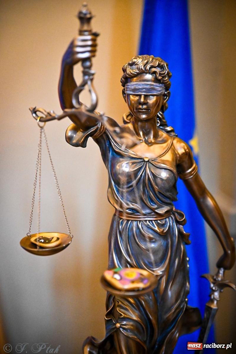 Zdjęcie w galerii na portalu naszraciborz.pl: Proces wampira przyciągnął tłumy. Racibórz w Nocy Otwartych Sądów [FOTO i WIDEO] wiadomości z regionu