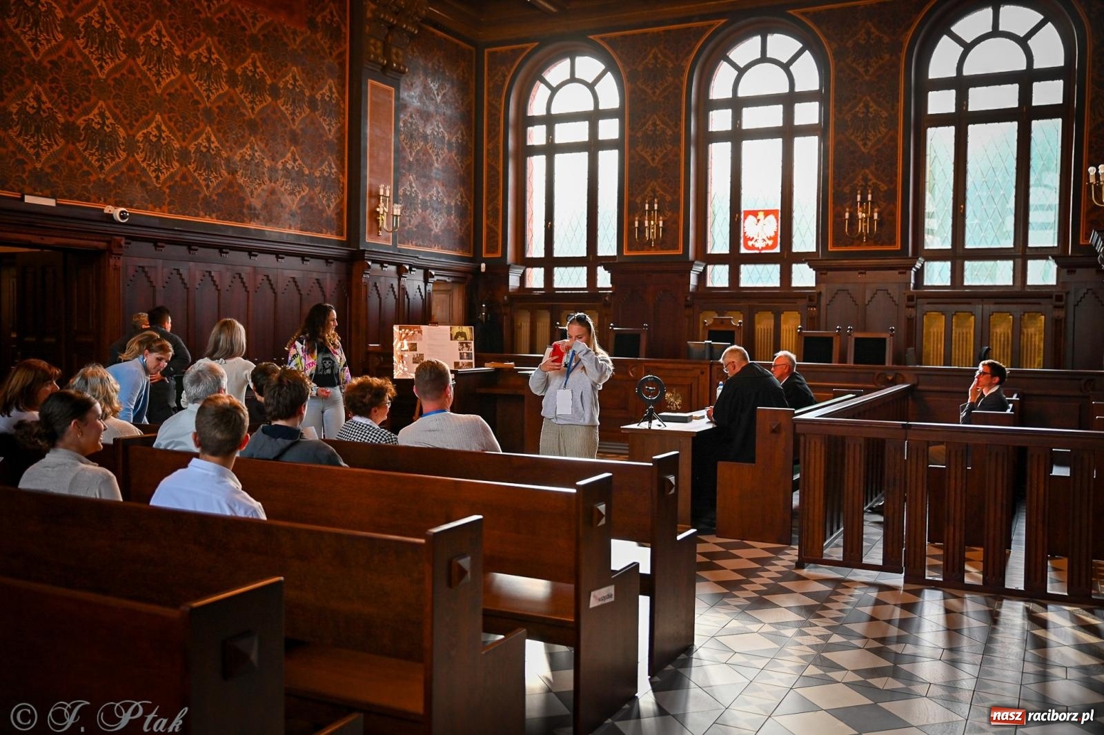 Zdjęcie w galerii na portalu naszraciborz.pl: Proces wampira przyciągnął tłumy. Racibórz w Nocy Otwartych Sądów [FOTO i WIDEO] wiadomości z regionu