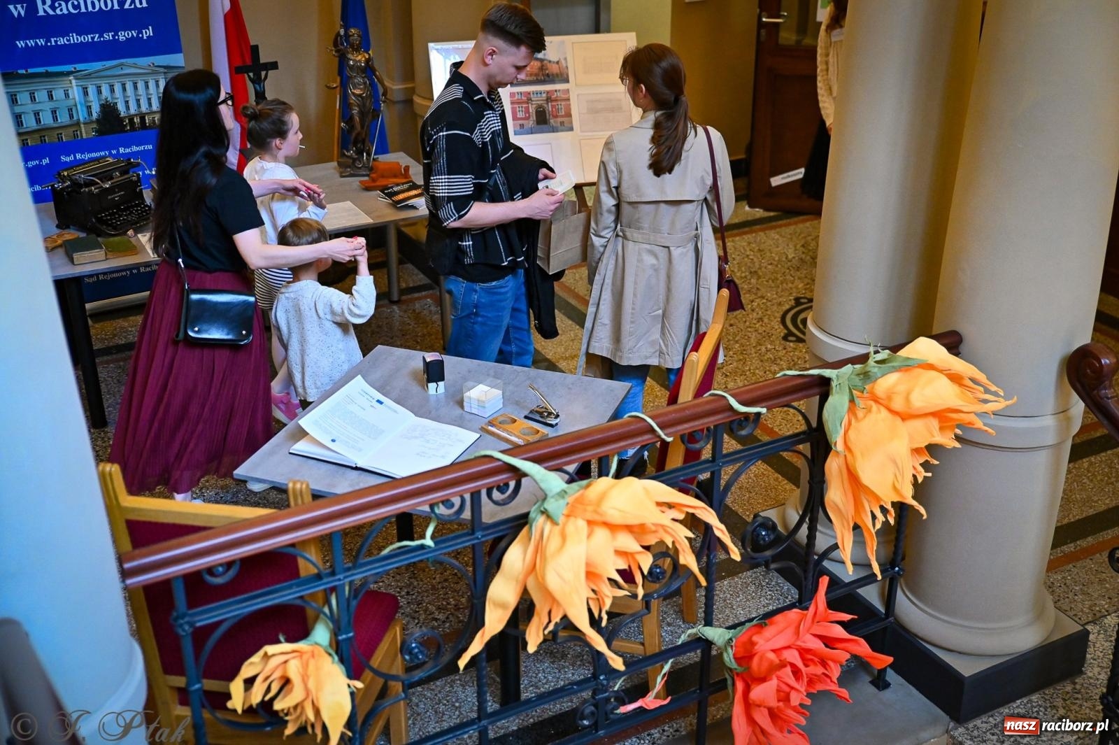 Zdjęcie w galerii na portalu naszraciborz.pl: Proces wampira przyciągnął tłumy. Racibórz w Nocy Otwartych Sądów [FOTO i WIDEO] wiadomości z regionu