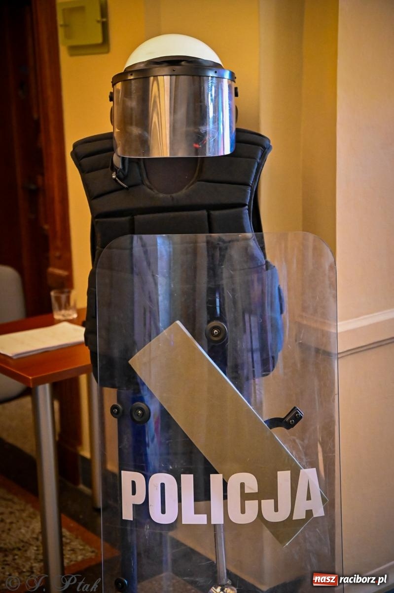 Zdjęcie w galerii na portalu naszraciborz.pl: Proces wampira przyciągnął tłumy. Racibórz w Nocy Otwartych Sądów [FOTO i WIDEO] wiadomości z regionu