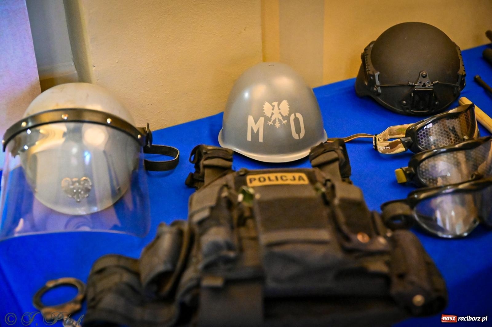 Zdjęcie w galerii na portalu naszraciborz.pl: Proces wampira przyciągnął tłumy. Racibórz w Nocy Otwartych Sądów [FOTO i WIDEO] wiadomości z regionu