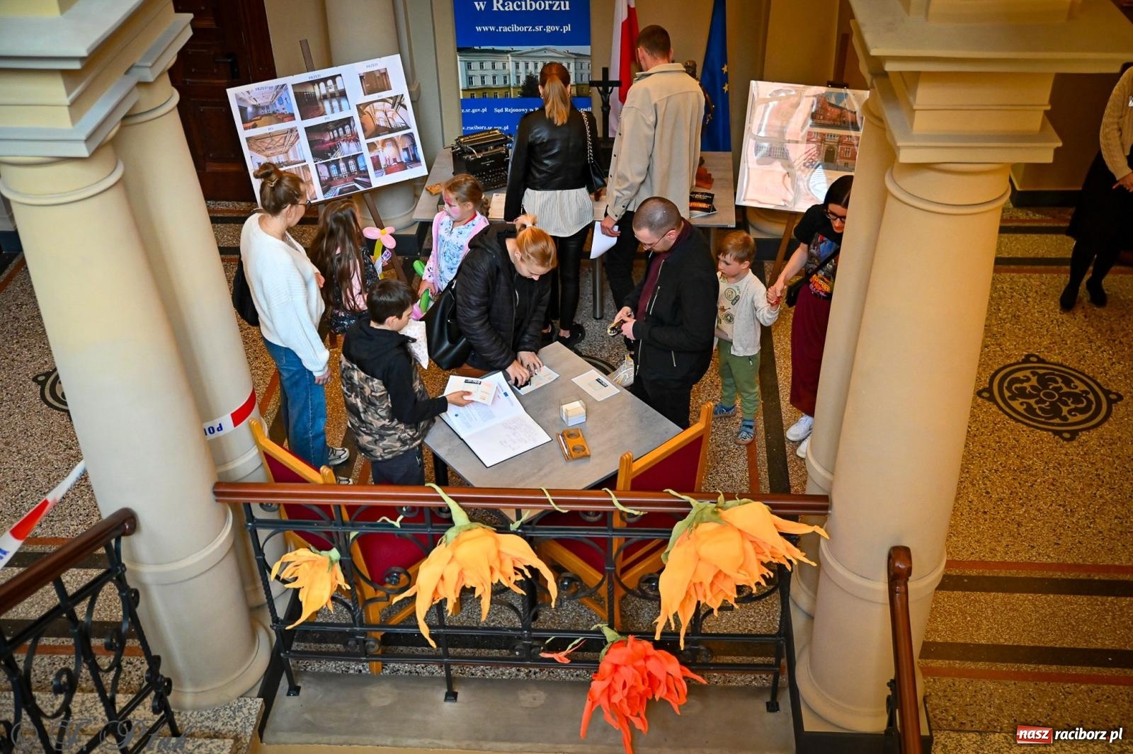 Zdjęcie w galerii na portalu naszraciborz.pl: Proces wampira przyciągnął tłumy. Racibórz w Nocy Otwartych Sądów [FOTO i WIDEO] wiadomości z regionu