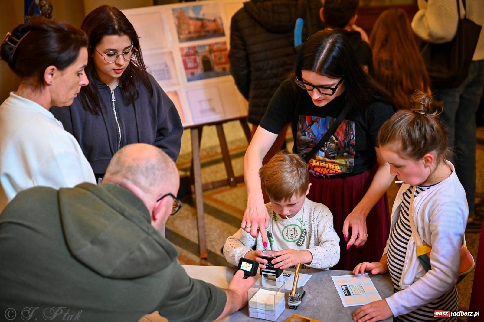 Zdjęcie w galerii na portalu naszraciborz.pl: Proces wampira przyciągnął tłumy. Racibórz w Nocy Otwartych Sądów [FOTO i WIDEO] wiadomości z regionu