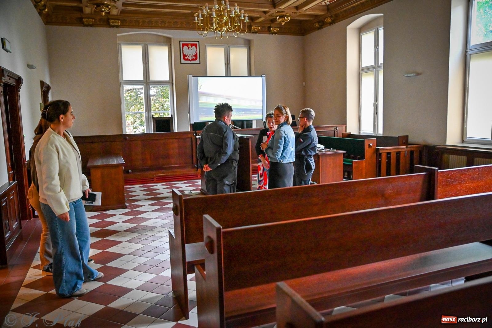 Zdjęcie w galerii na portalu naszraciborz.pl: Proces wampira przyciągnął tłumy. Racibórz w Nocy Otwartych Sądów [FOTO i WIDEO] wiadomości z regionu