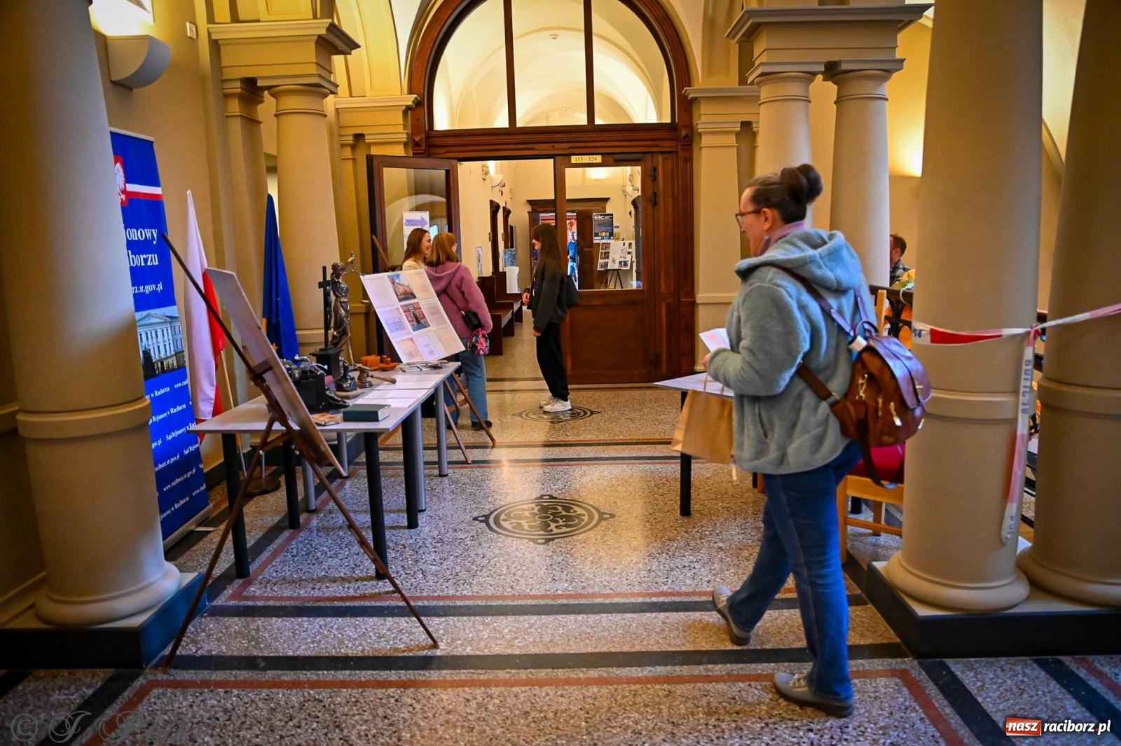 Zdjęcie w galerii na portalu naszraciborz.pl: Proces wampira przyciągnął tłumy. Racibórz w Nocy Otwartych Sądów [FOTO i WIDEO] wiadomości z regionu