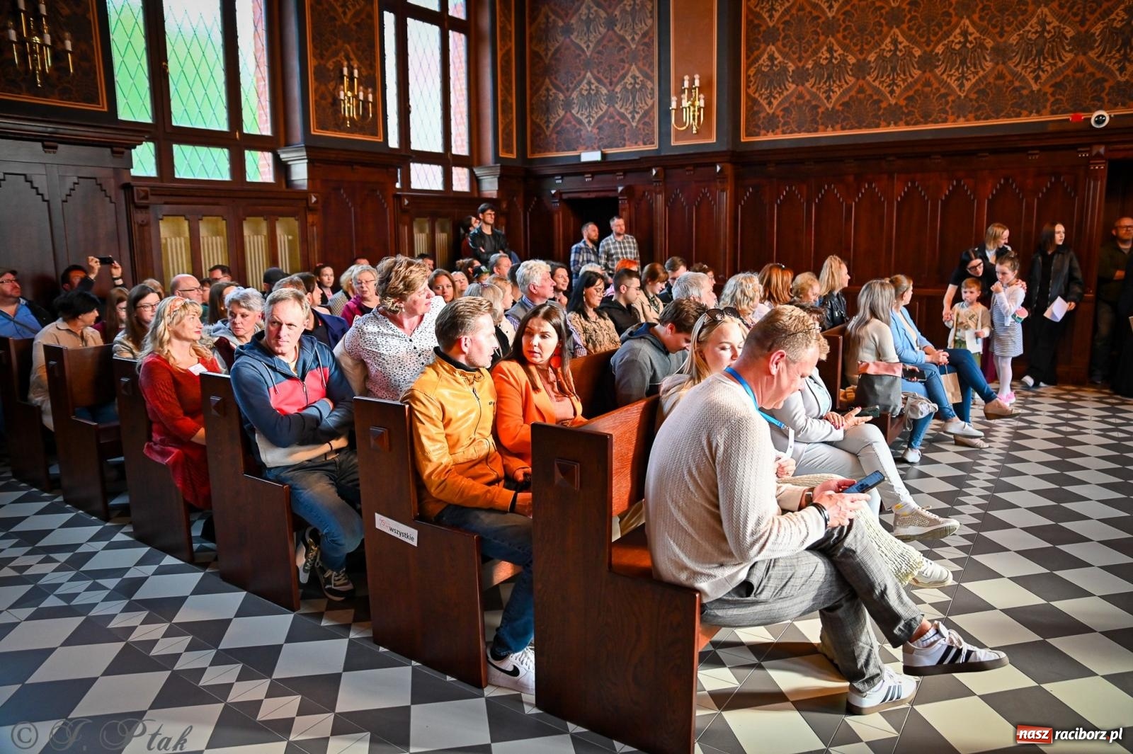 Zdjęcie w galerii na portalu naszraciborz.pl: Proces wampira przyciągnął tłumy. Racibórz w Nocy Otwartych Sądów [FOTO i WIDEO] wiadomości z regionu