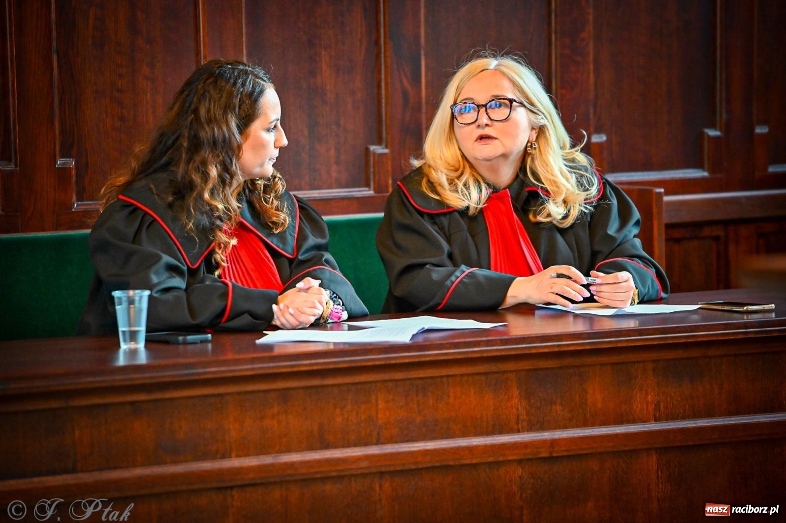 Zdjęcie w galerii na portalu naszraciborz.pl: Proces wampira przyciągnął tłumy. Racibórz w Nocy Otwartych Sądów [FOTO i WIDEO] wiadomości z regionu