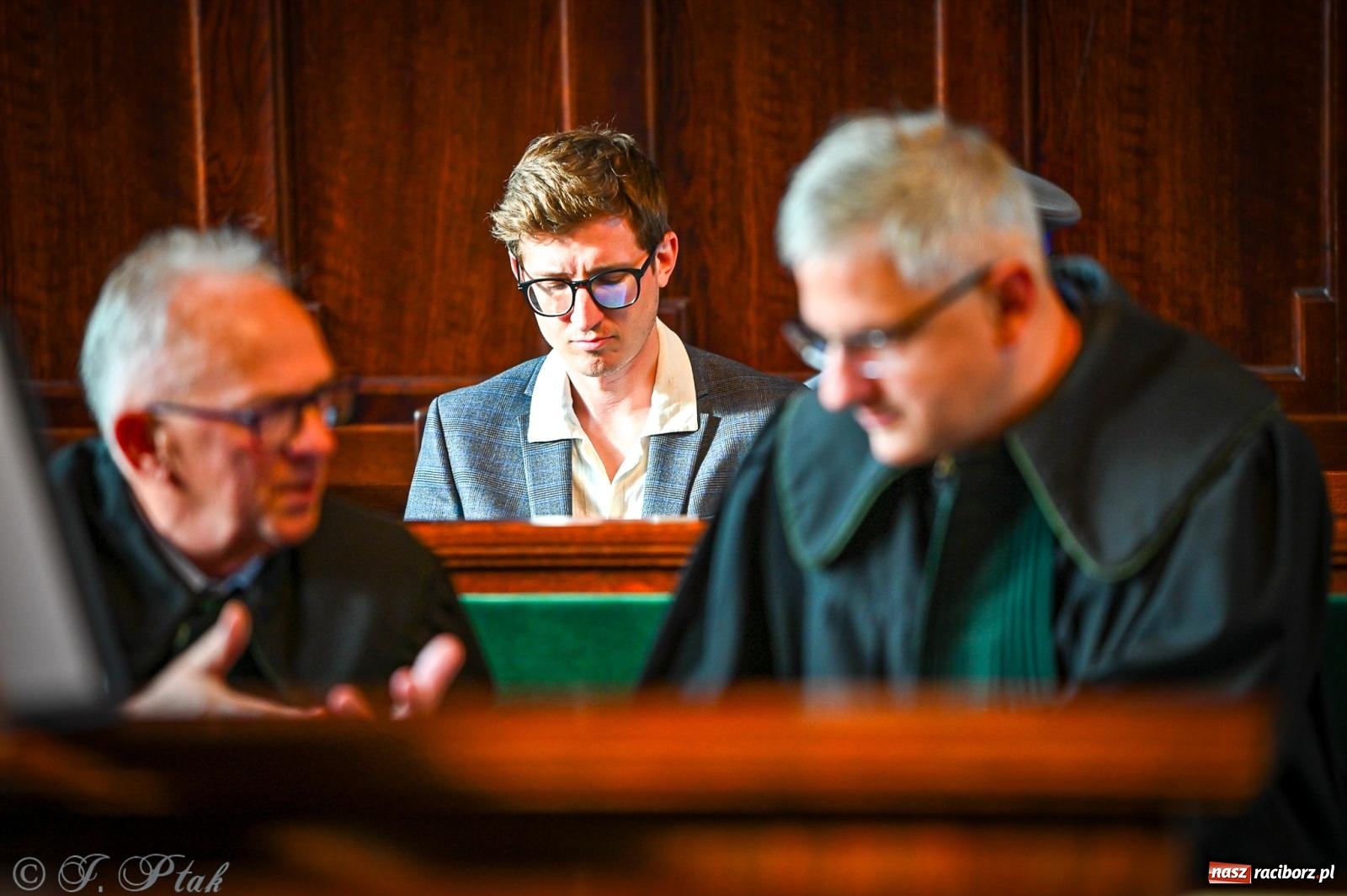 Zdjęcie w galerii na portalu naszraciborz.pl: Proces wampira przyciągnął tłumy. Racibórz w Nocy Otwartych Sądów [FOTO i WIDEO] wiadomości z regionu
