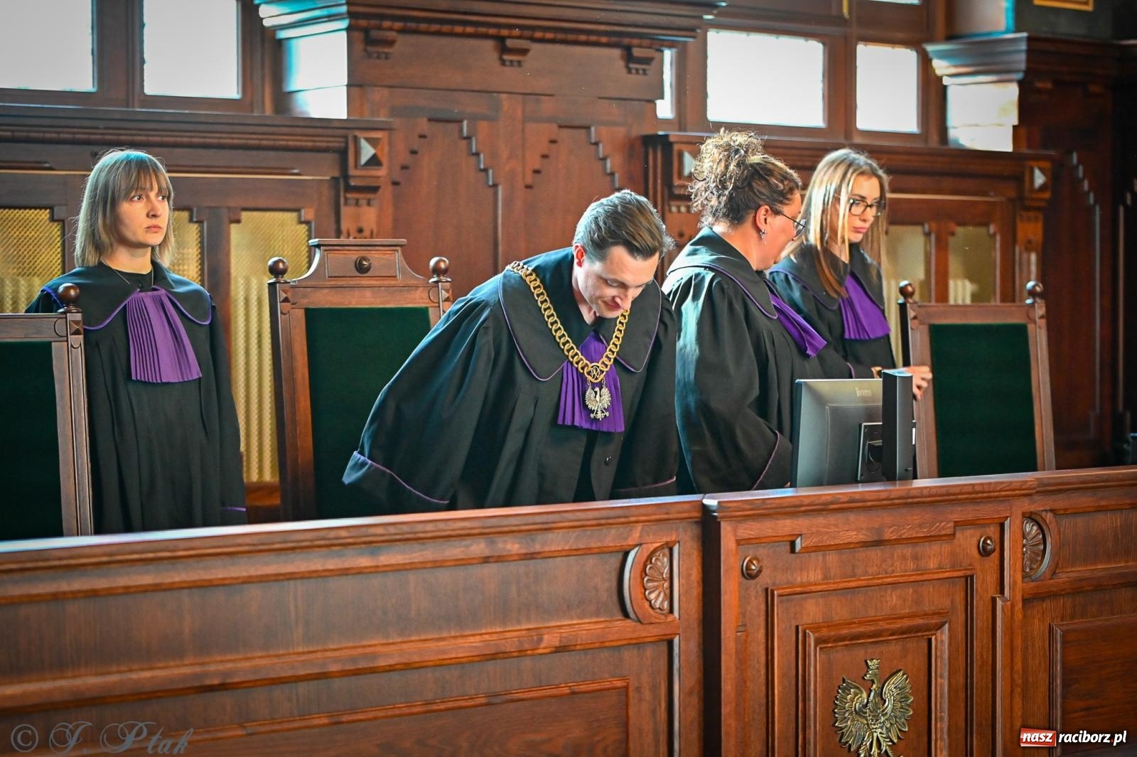 Zdjęcie w galerii na portalu naszraciborz.pl: Proces wampira przyciągnął tłumy. Racibórz w Nocy Otwartych Sądów [FOTO i WIDEO] wiadomości z regionu