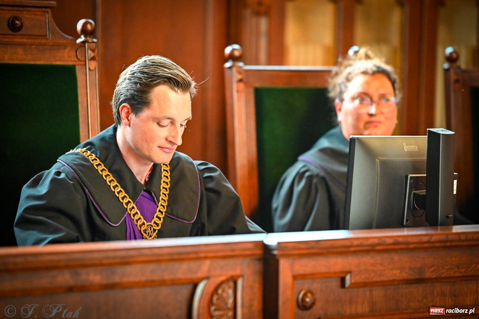 Zdjęcie w galerii na portalu naszraciborz.pl: Proces wampira przyciągnął tłumy. Racibórz w Nocy Otwartych Sądów [FOTO i WIDEO] wiadomości z regionu