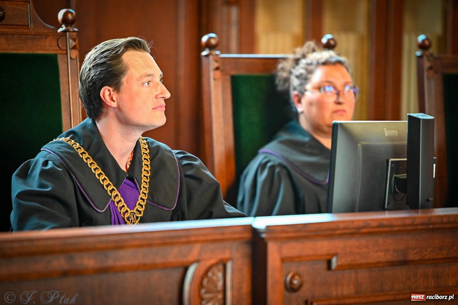 Zdjęcie w galerii na portalu naszraciborz.pl: Proces wampira przyciągnął tłumy. Racibórz w Nocy Otwartych Sądów [FOTO i WIDEO] wiadomości z regionu