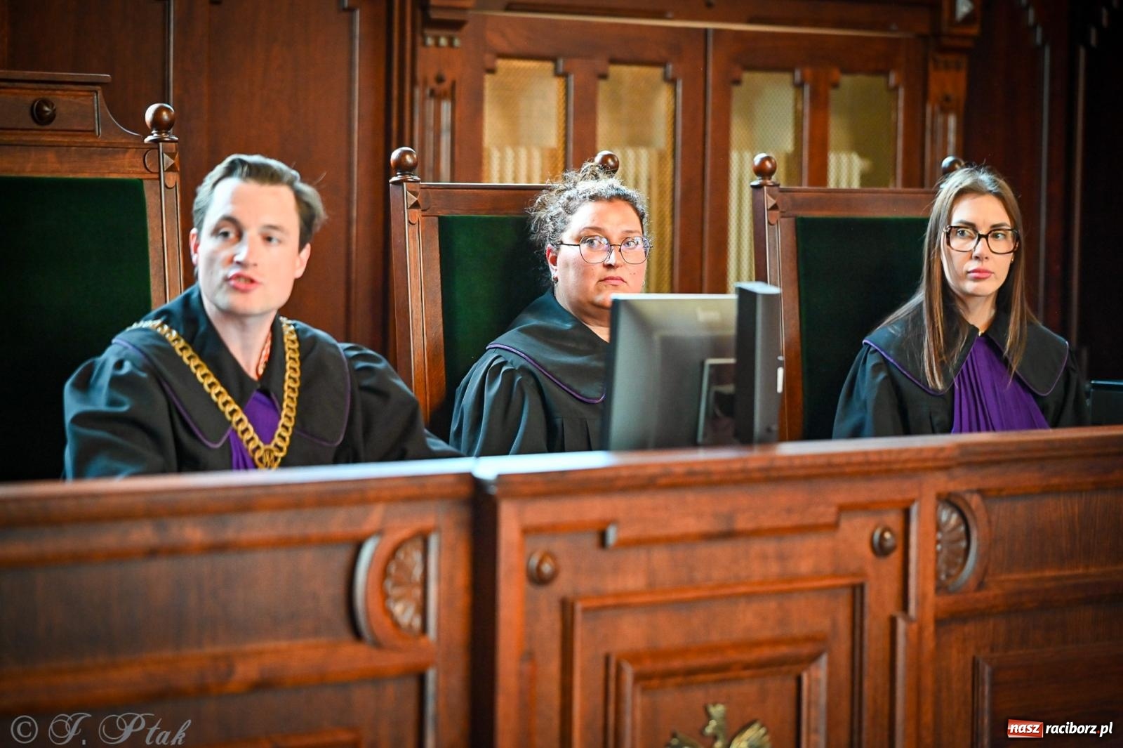 Zdjęcie w galerii na portalu naszraciborz.pl: Proces wampira przyciągnął tłumy. Racibórz w Nocy Otwartych Sądów [FOTO i WIDEO] wiadomości z regionu