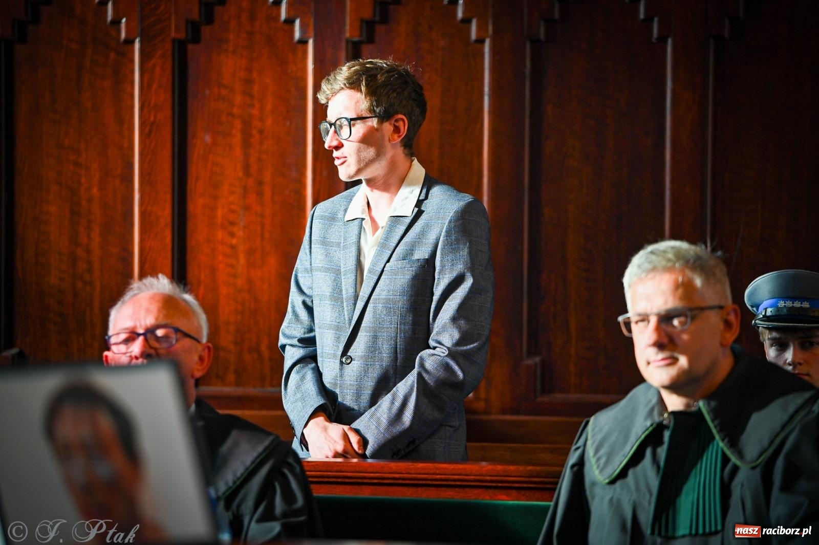 Zdjęcie w galerii na portalu naszraciborz.pl: Proces wampira przyciągnął tłumy. Racibórz w Nocy Otwartych Sądów [FOTO i WIDEO] wiadomości z regionu