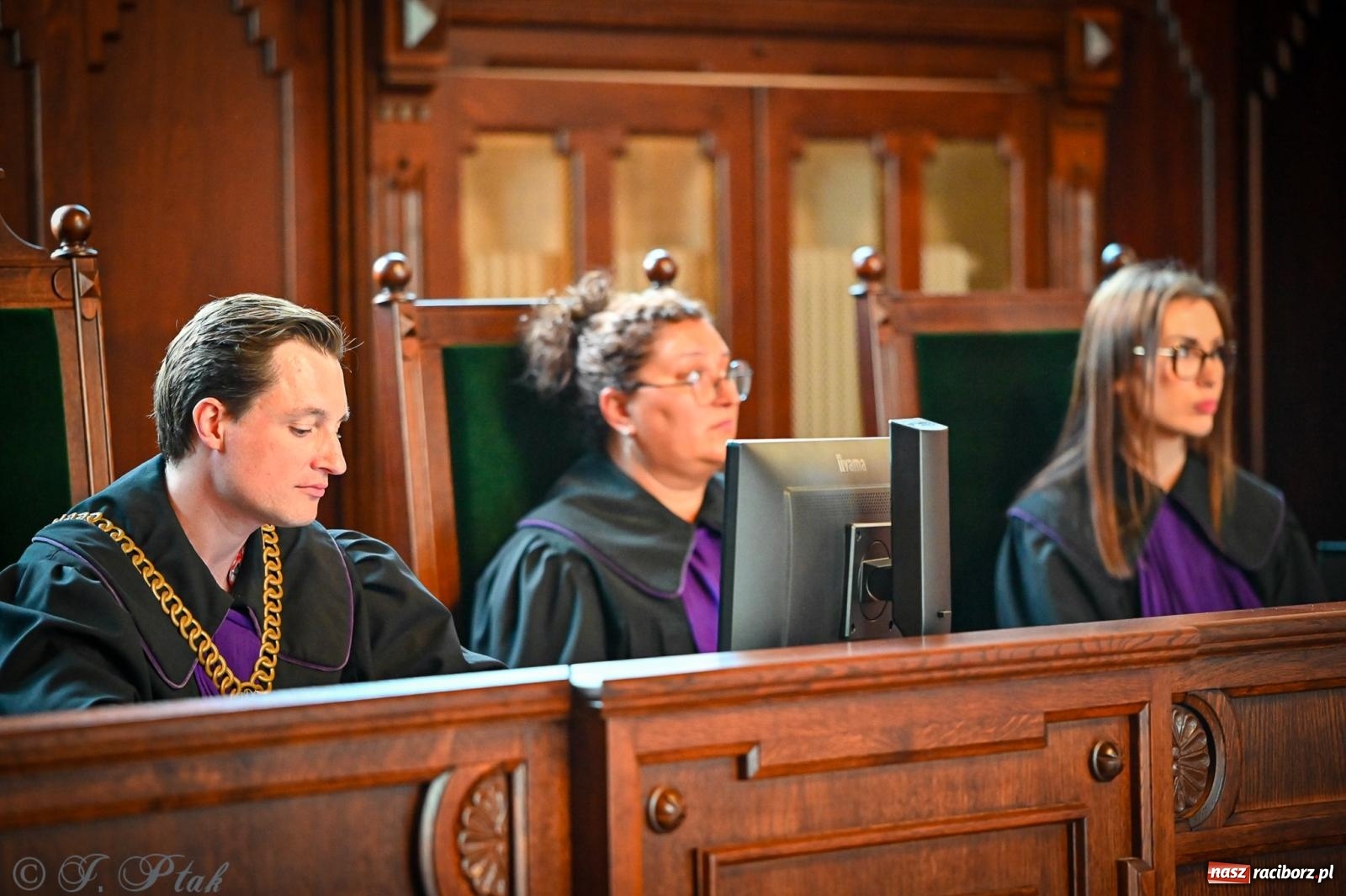 Zdjęcie w galerii na portalu naszraciborz.pl: Proces wampira przyciągnął tłumy. Racibórz w Nocy Otwartych Sądów [FOTO i WIDEO] wiadomości z regionu