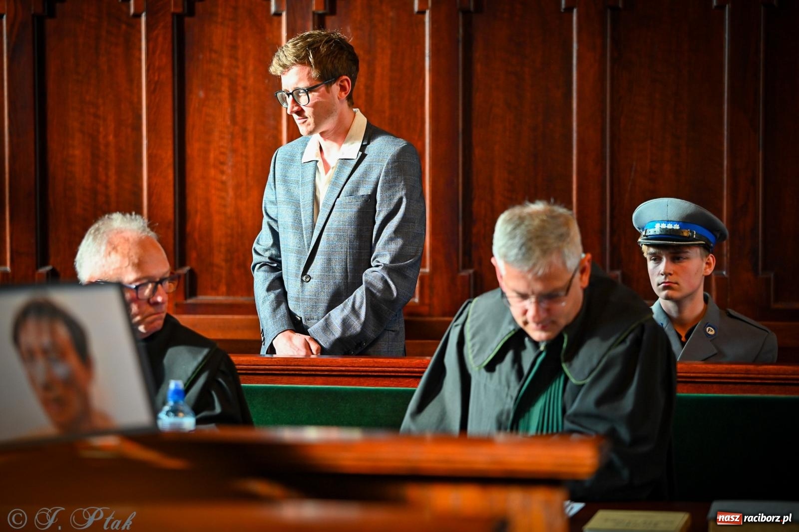 Zdjęcie w galerii na portalu naszraciborz.pl: Proces wampira przyciągnął tłumy. Racibórz w Nocy Otwartych Sądów [FOTO i WIDEO] wiadomości z regionu