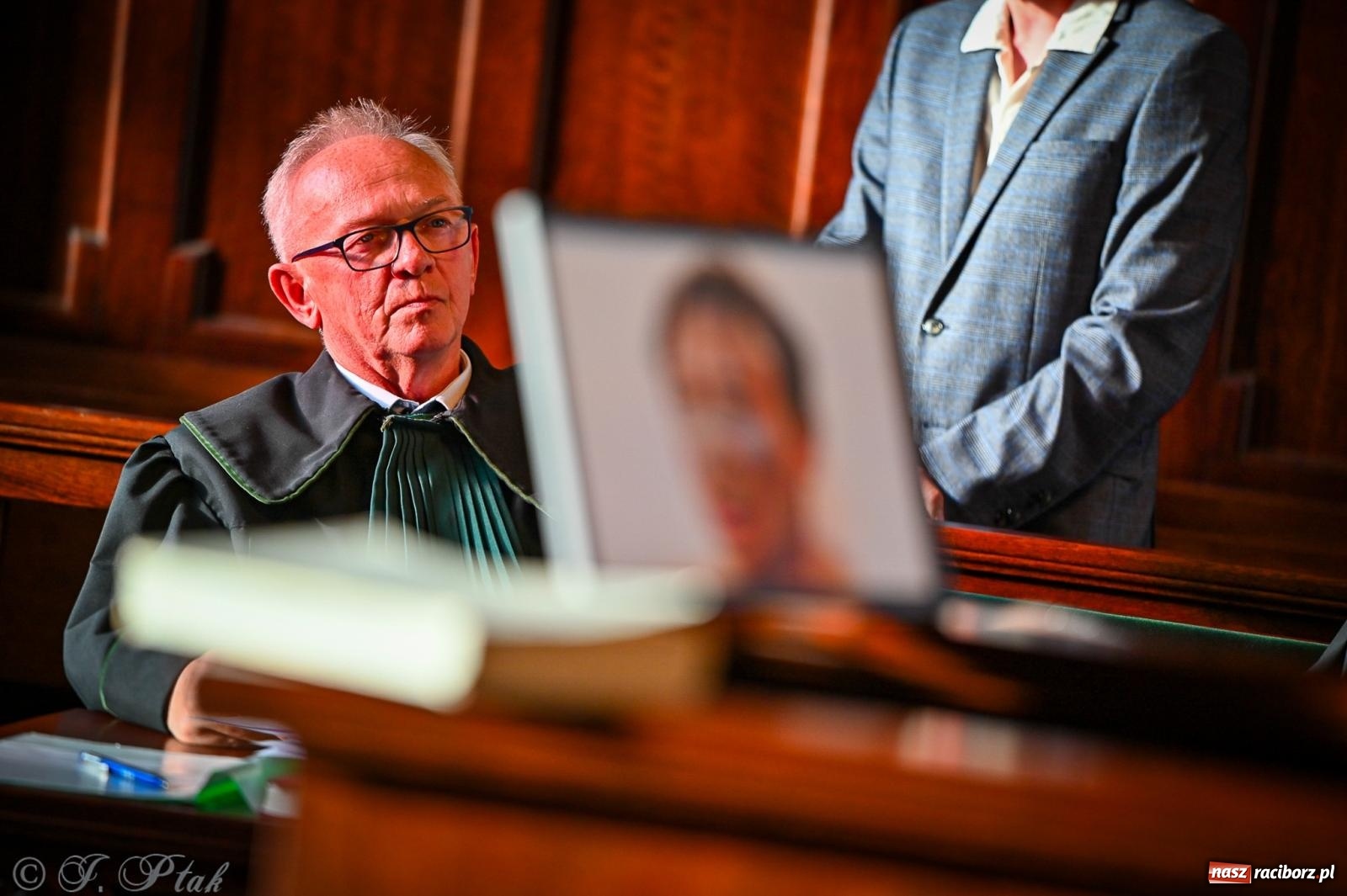 Zdjęcie w galerii na portalu naszraciborz.pl: Proces wampira przyciągnął tłumy. Racibórz w Nocy Otwartych Sądów [FOTO i WIDEO] wiadomości z regionu