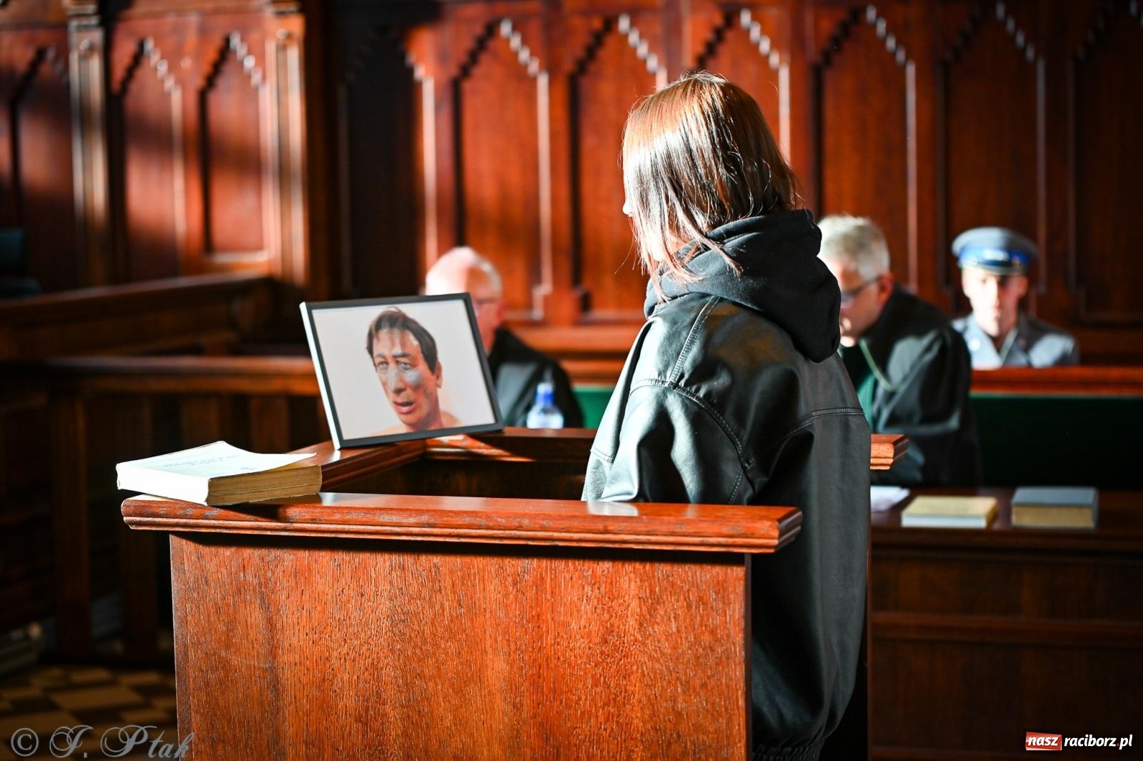 Zdjęcie w galerii na portalu naszraciborz.pl: Proces wampira przyciągnął tłumy. Racibórz w Nocy Otwartych Sądów [FOTO i WIDEO] wiadomości z regionu