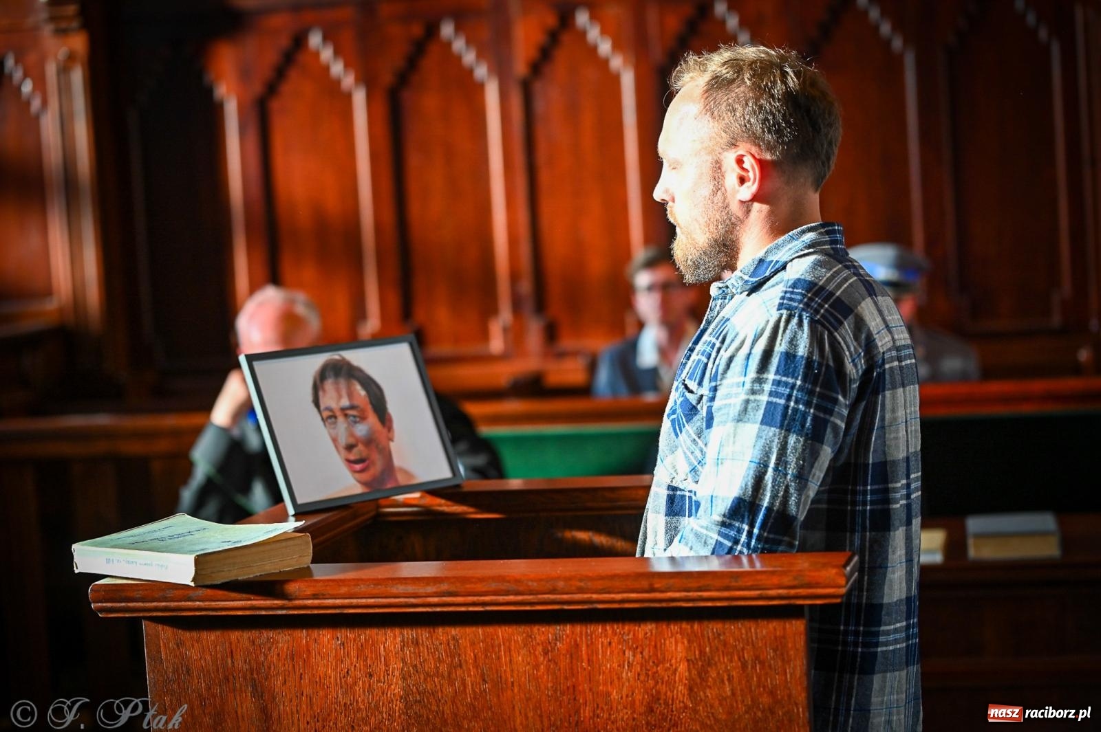 Zdjęcie w galerii na portalu naszraciborz.pl: Proces wampira przyciągnął tłumy. Racibórz w Nocy Otwartych Sądów [FOTO i WIDEO] wiadomości z regionu