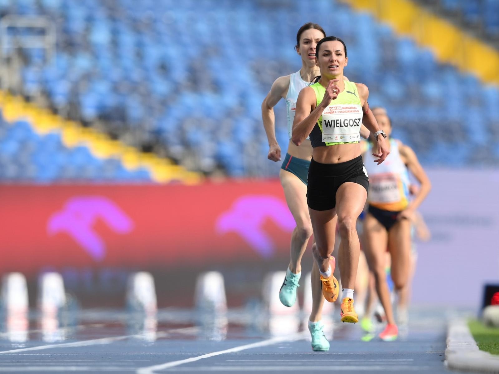 Zdjęcie w galerii na portalu naszraciborz.pl: Lekkoatleci walczyli z rywalami i przeraźliwym zimnem. Srebro Justyny Święty-Ersetic na ORLEN Memoriale Janusza Kusocińskiego w Chorzowie wiadomości z regionu