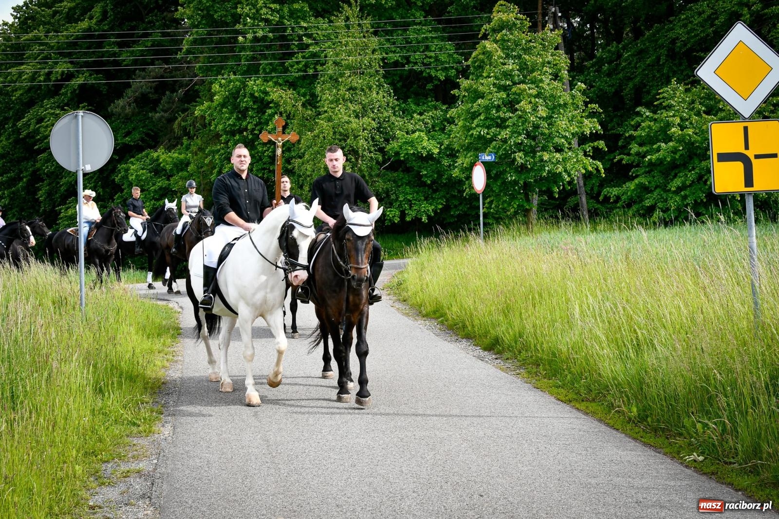 Zdjęcie w galerii na portalu naszraciborz.pl: W Brzeziu odbyła się procesja na św. Urbana: tradycja i duchowa wartość [FOTO i WIDEO] wiadomości z regionu