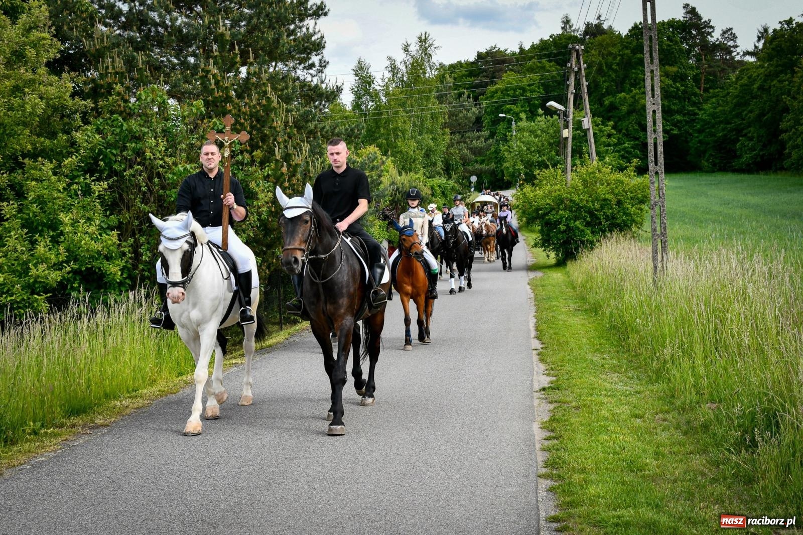 Zdjęcie w galerii na portalu naszraciborz.pl: W Brzeziu odbyła się procesja na św. Urbana: tradycja i duchowa wartość [FOTO i WIDEO] wiadomości z regionu