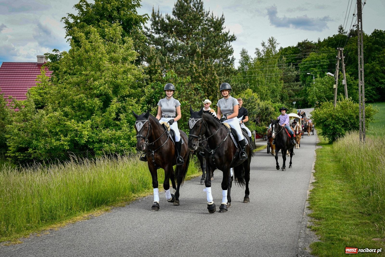 Zdjęcie w galerii na portalu naszraciborz.pl: W Brzeziu odbyła się procesja na św. Urbana: tradycja i duchowa wartość [FOTO i WIDEO] wiadomości z regionu