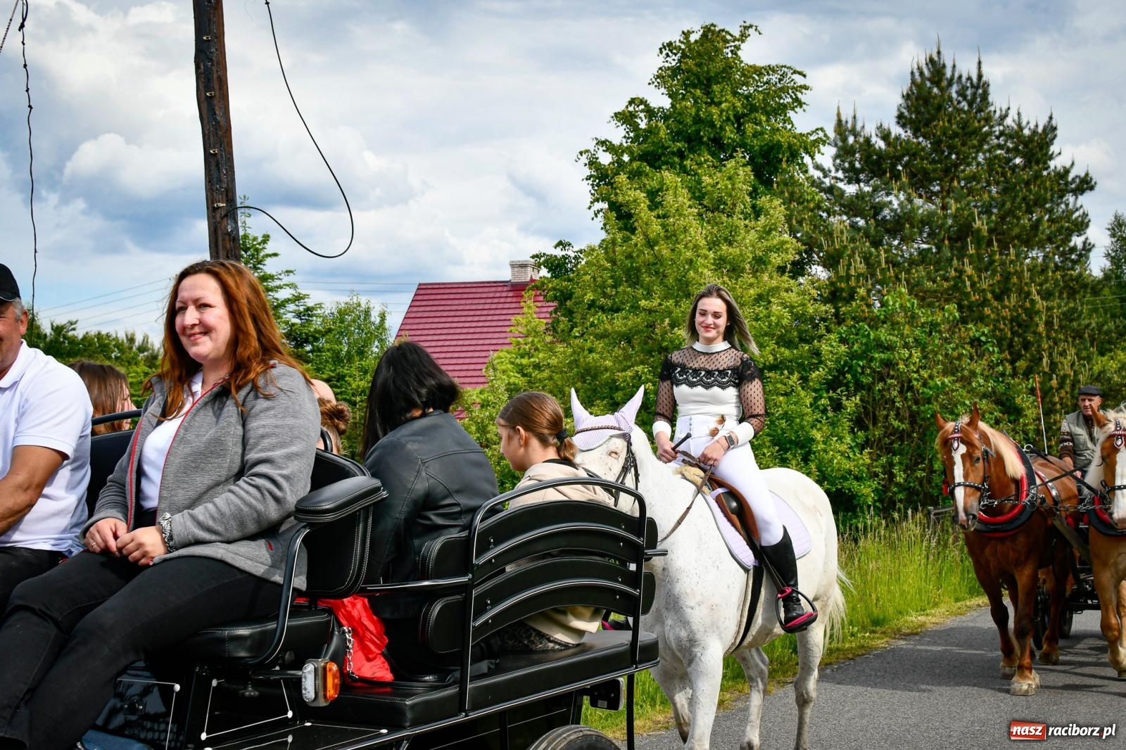 Zdjęcie w galerii na portalu naszraciborz.pl: W Brzeziu odbyła się procesja na św. Urbana: tradycja i duchowa wartość [FOTO i WIDEO] wiadomości z regionu