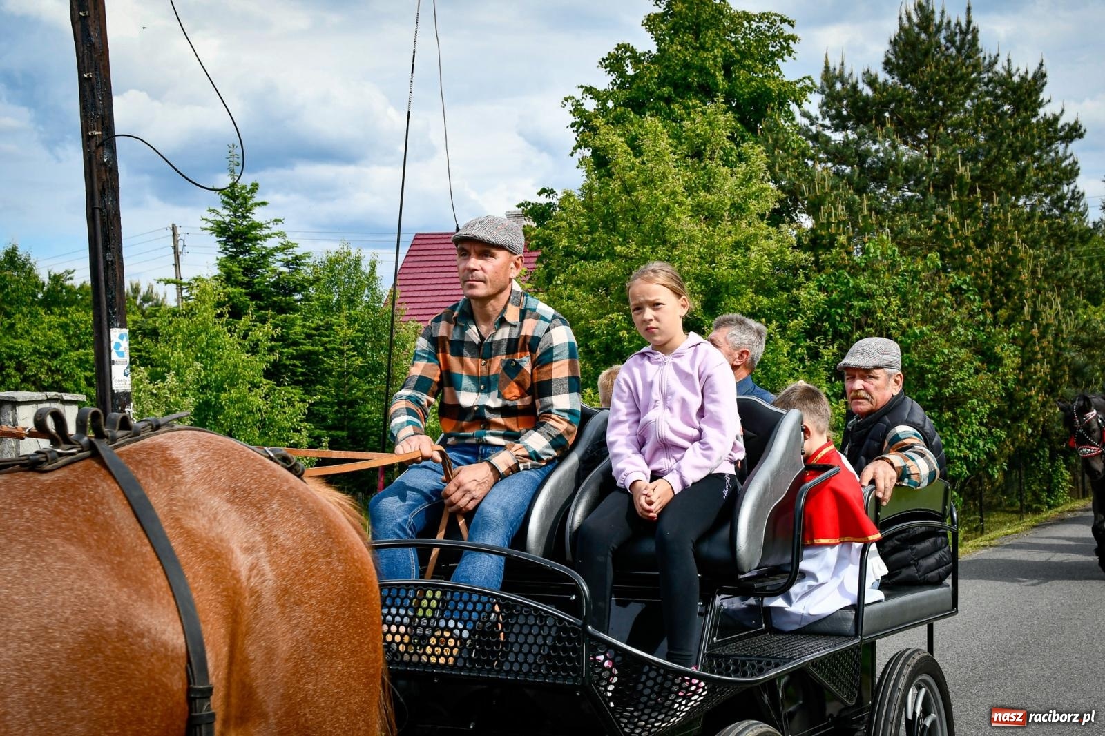 Zdjęcie w galerii na portalu naszraciborz.pl: W Brzeziu odbyła się procesja na św. Urbana: tradycja i duchowa wartość [FOTO i WIDEO] wiadomości z regionu
