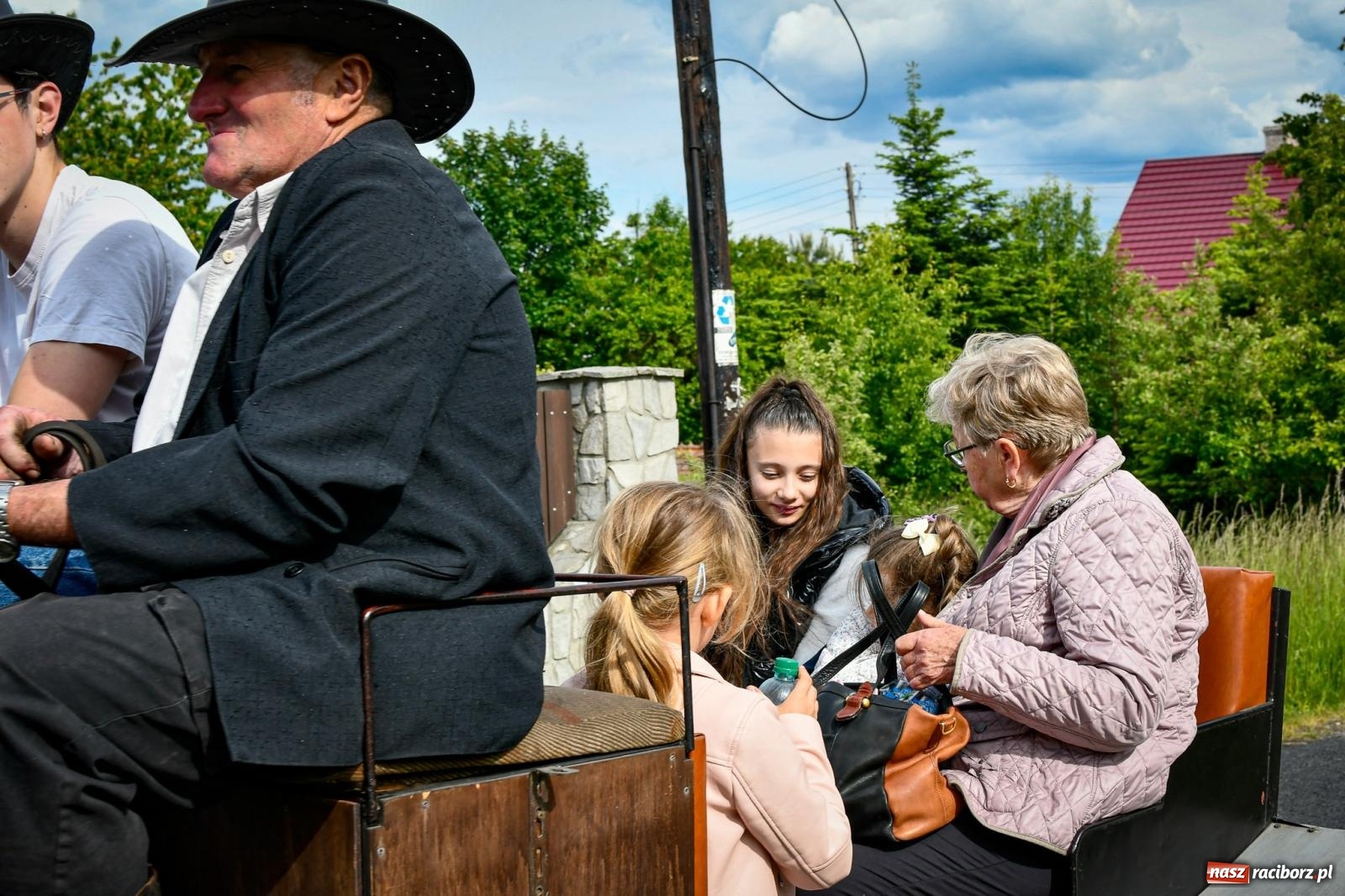 Zdjęcie w galerii na portalu naszraciborz.pl: W Brzeziu odbyła się procesja na św. Urbana: tradycja i duchowa wartość [FOTO i WIDEO] wiadomości z regionu