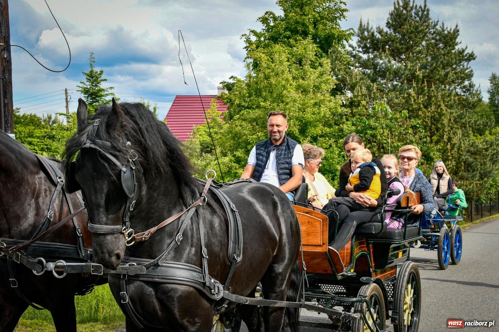 Zdjęcie w galerii na portalu naszraciborz.pl: W Brzeziu odbyła się procesja na św. Urbana: tradycja i duchowa wartość [FOTO i WIDEO] wiadomości z regionu