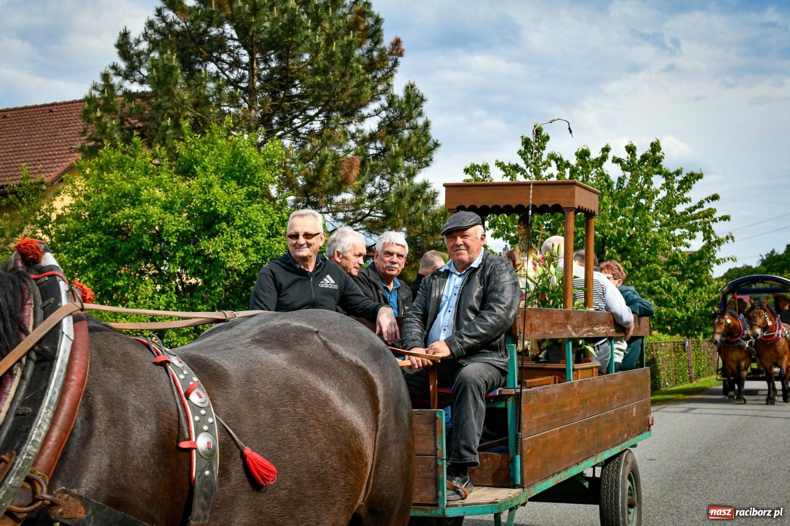 Zdjęcie w galerii na portalu naszraciborz.pl: W Brzeziu odbyła się procesja na św. Urbana: tradycja i duchowa wartość [FOTO i WIDEO] wiadomości z regionu