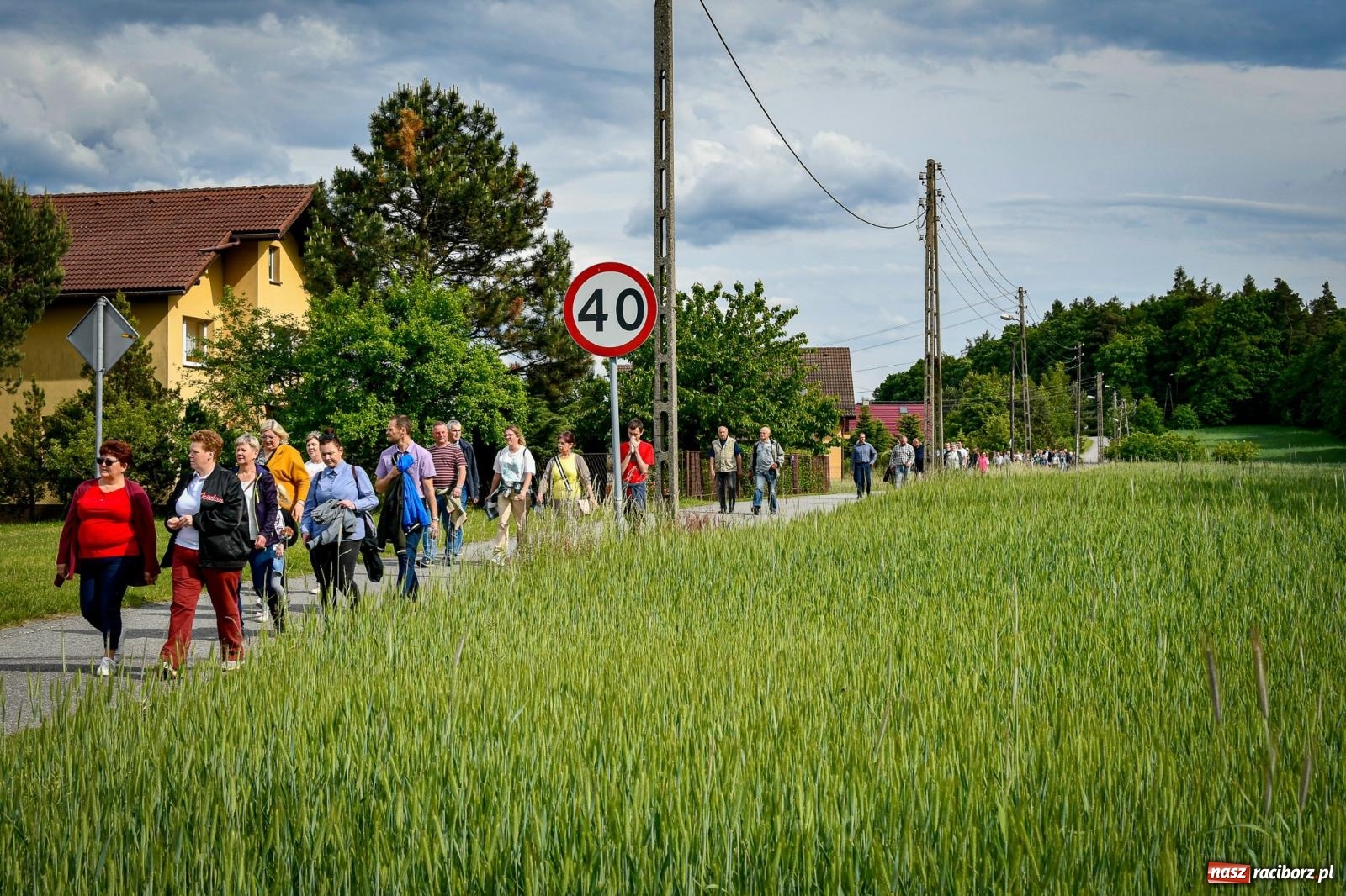 Zdjęcie w galerii na portalu naszraciborz.pl: W Brzeziu odbyła się procesja na św. Urbana: tradycja i duchowa wartość [FOTO i WIDEO] wiadomości z regionu