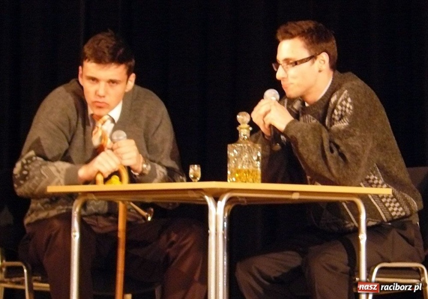 Zdjęcie w galerii na portalu naszraciborz.pl: Marynara i fryzura. Pożegnanie w I LO wiadomości z regionu