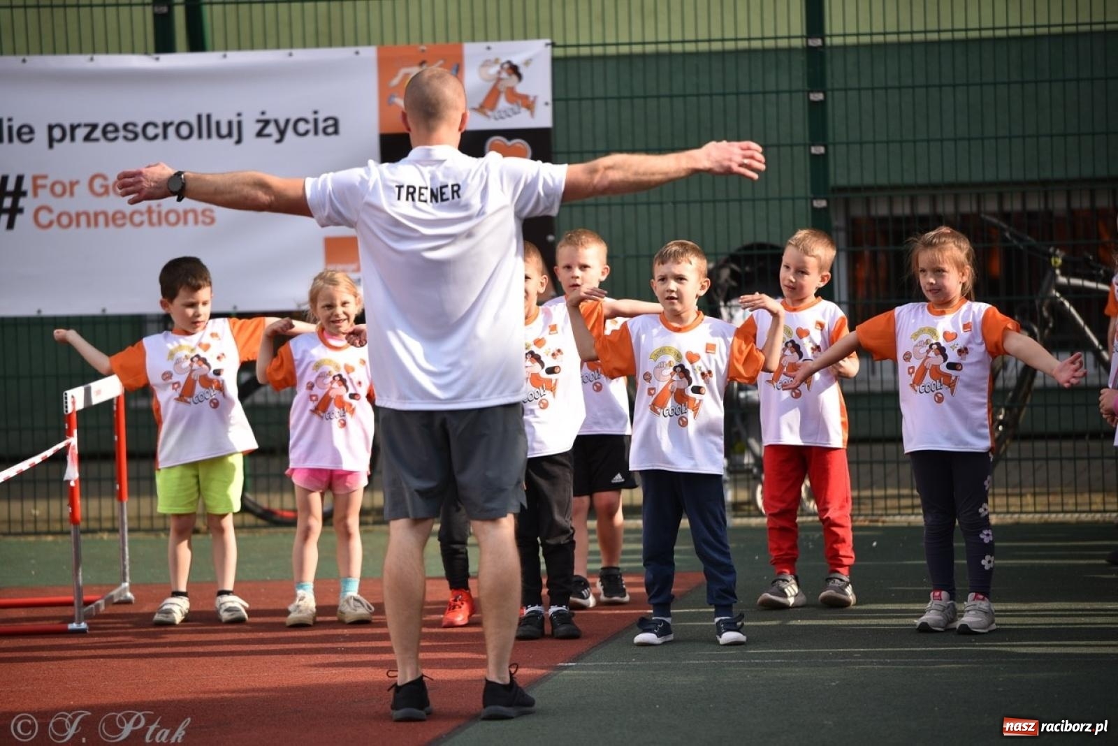 Zdjęcie w galerii na portalu naszraciborz.pl: Raciborski Test Sprawności - dzień pierwszy za nami, dziś drugi dzień ćwiczeń wiadomości z regionu