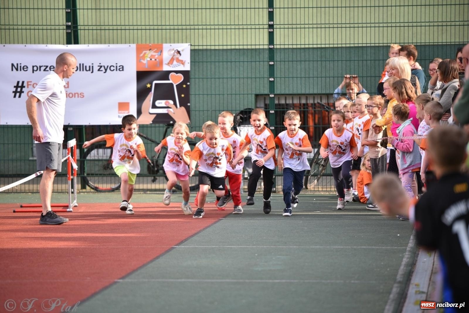 Zdjęcie w galerii na portalu naszraciborz.pl: Raciborski Test Sprawności - dzień pierwszy za nami, dziś drugi dzień ćwiczeń wiadomości z regionu