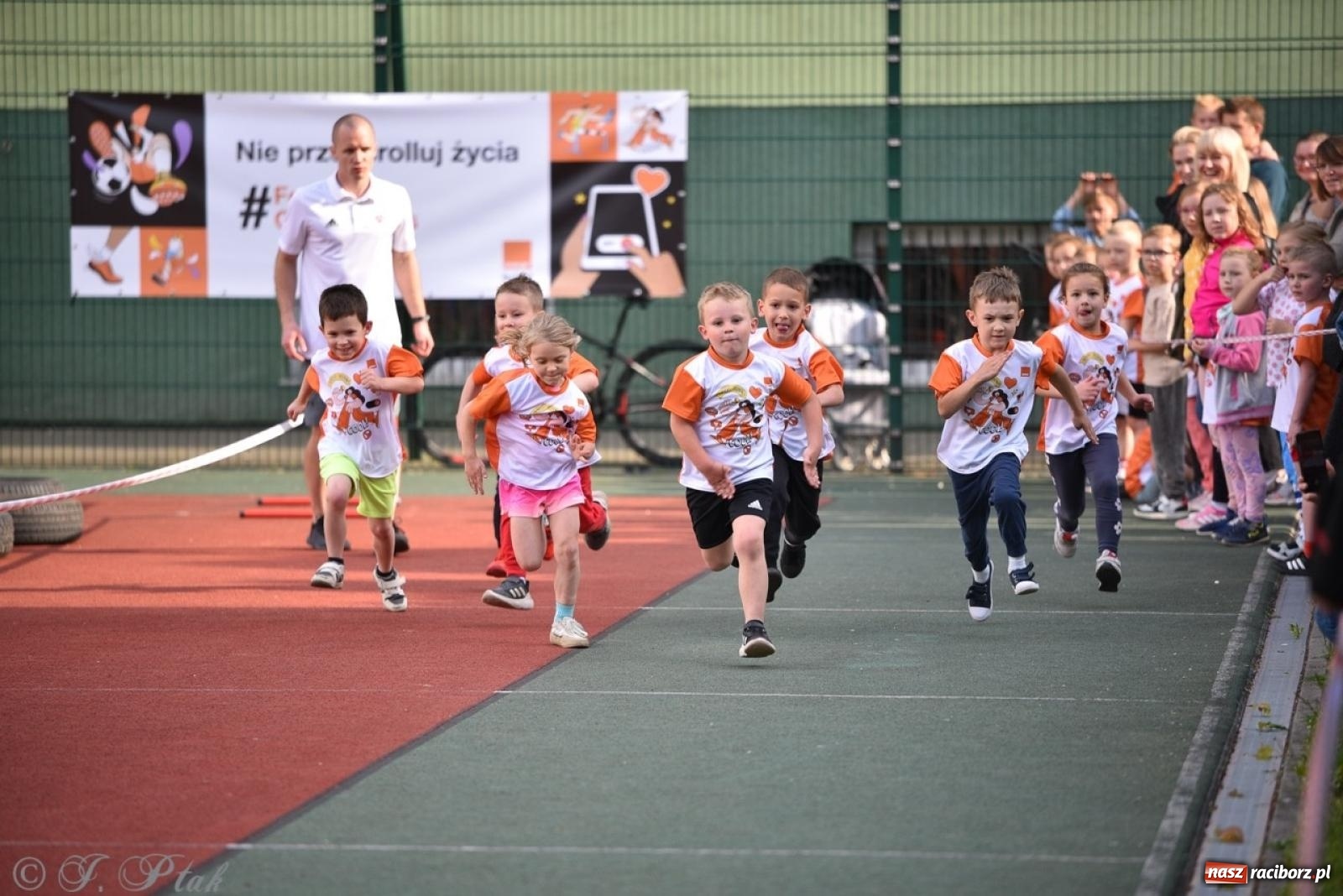 Zdjęcie w galerii na portalu naszraciborz.pl: Raciborski Test Sprawności - dzień pierwszy za nami, dziś drugi dzień ćwiczeń wiadomości z regionu