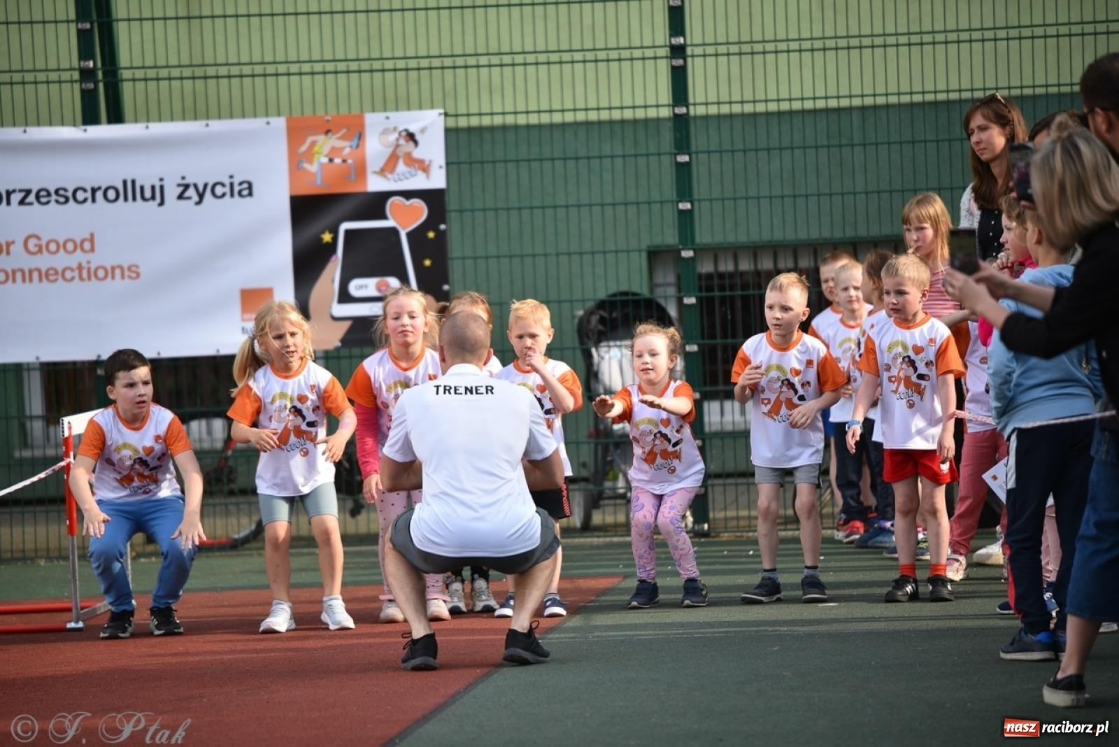 Zdjęcie w galerii na portalu naszraciborz.pl: Raciborski Test Sprawności - dzień pierwszy za nami, dziś drugi dzień ćwiczeń wiadomości z regionu